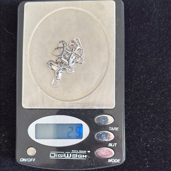 Elegant Silver chain and silver pendant with black and white diamonds - Picture 5 of 5